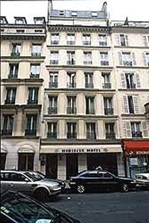 Hotel Hibiscus Republique 2*
