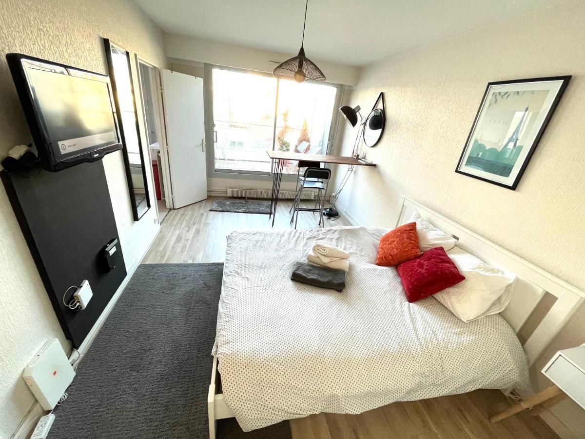 Tour Eiffel Studio Lumineux Avec Terrasse. Appartamento