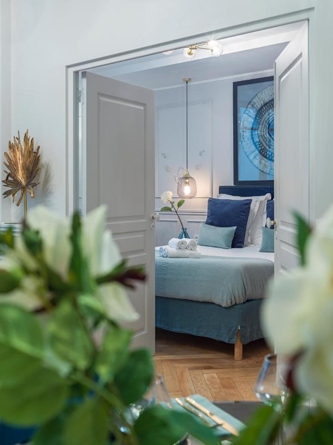 The Blue Pearl Paris