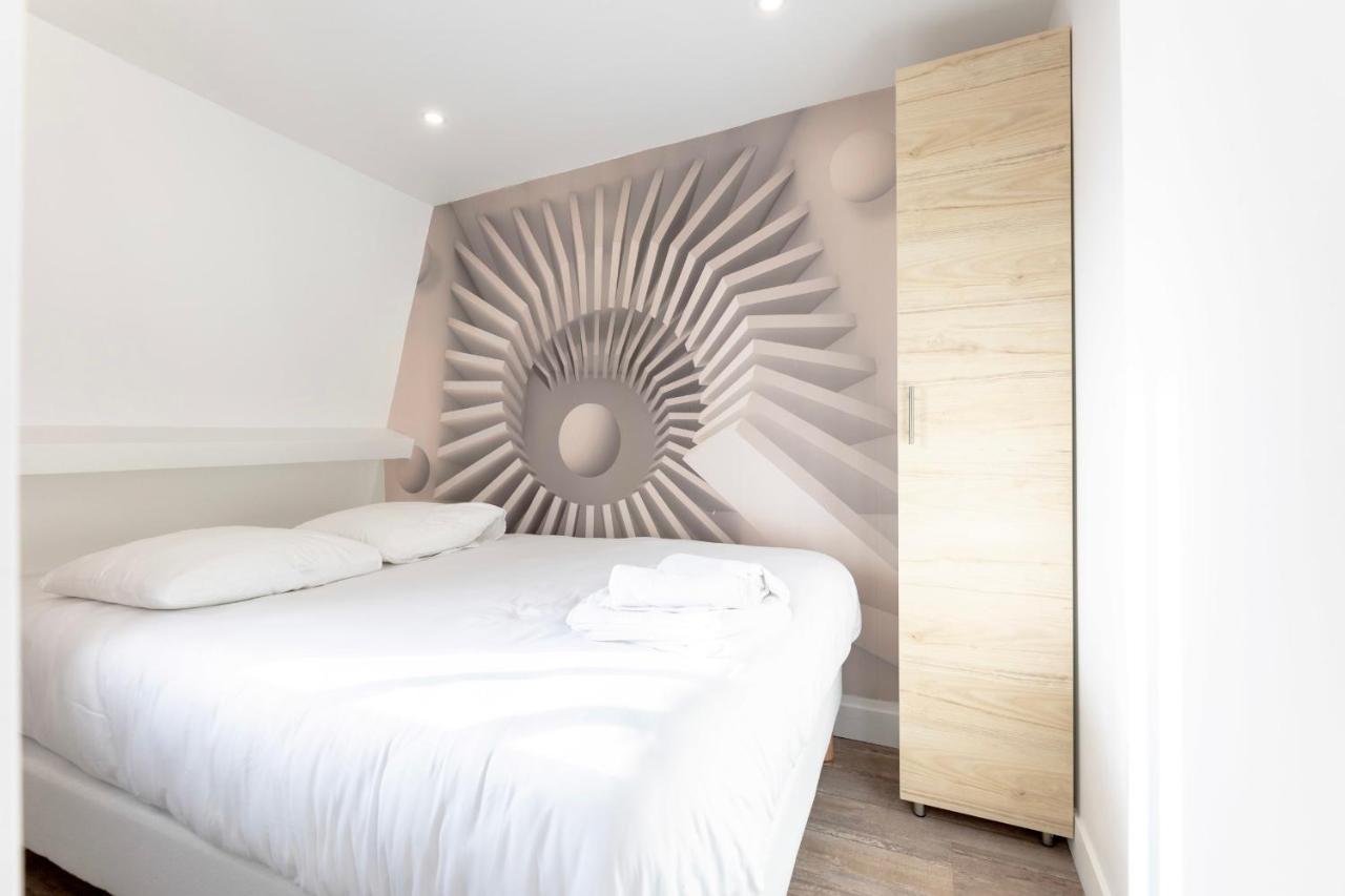 Apartment Amazing Under The Roof In 8th Paris