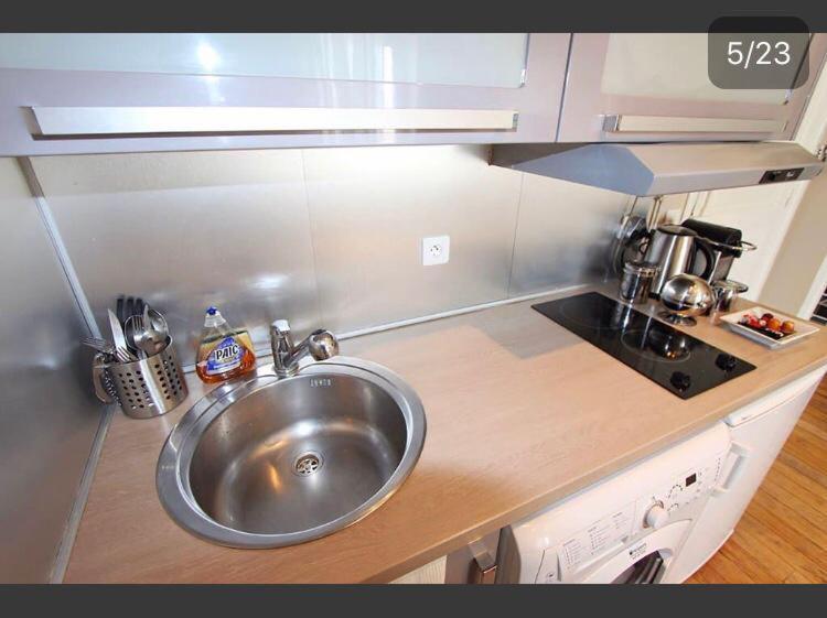 Petit Havre De Paix De 27m2 A Montmartre *