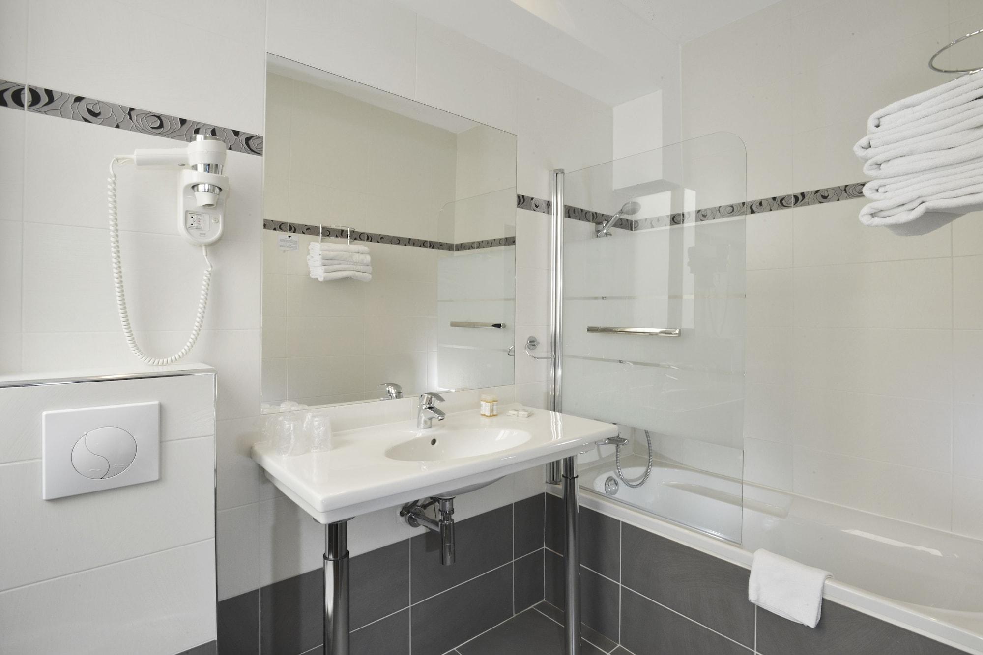 Hotel Carladez Cambronne 3*