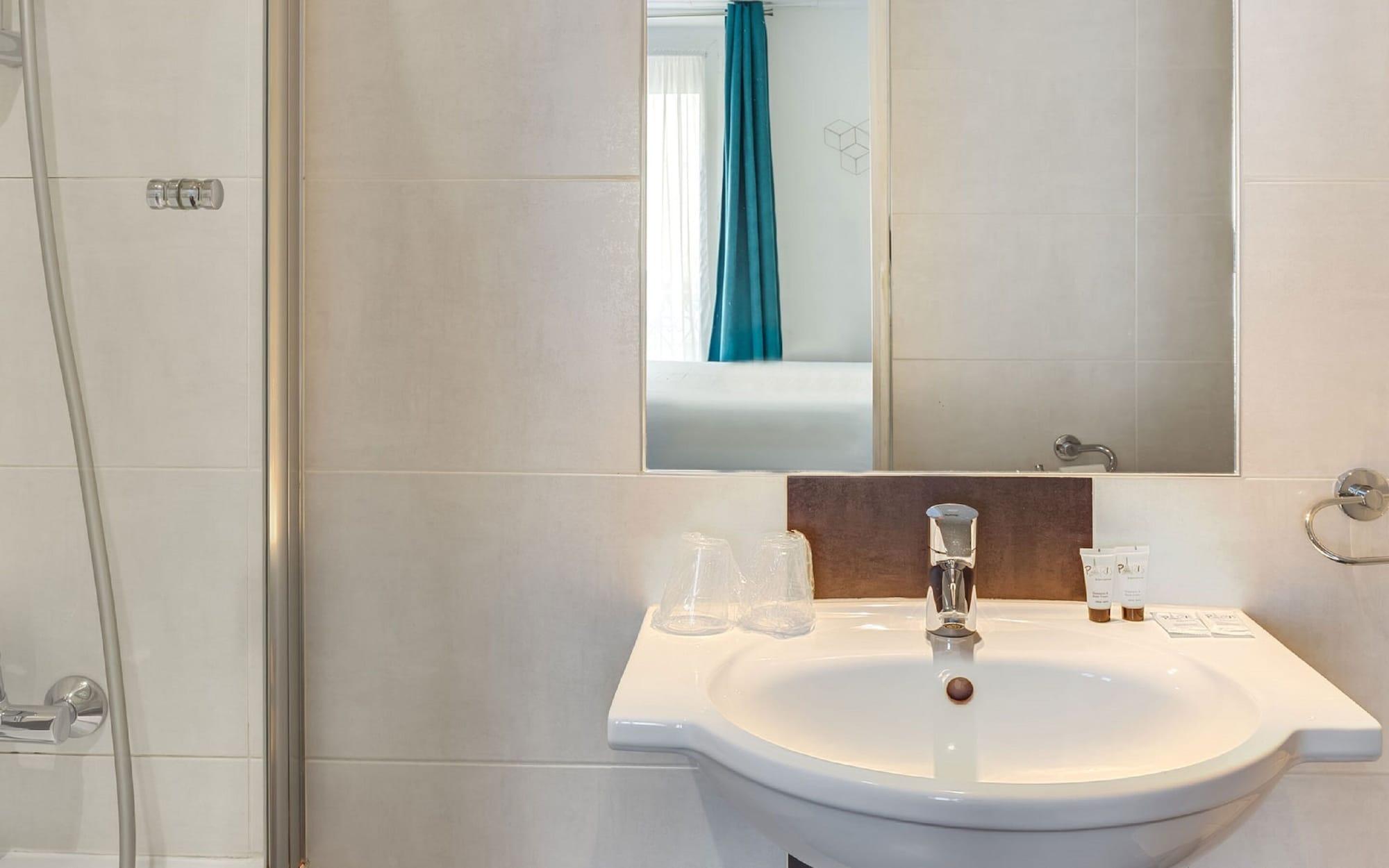 Carladez Cambronne Hotel 3*