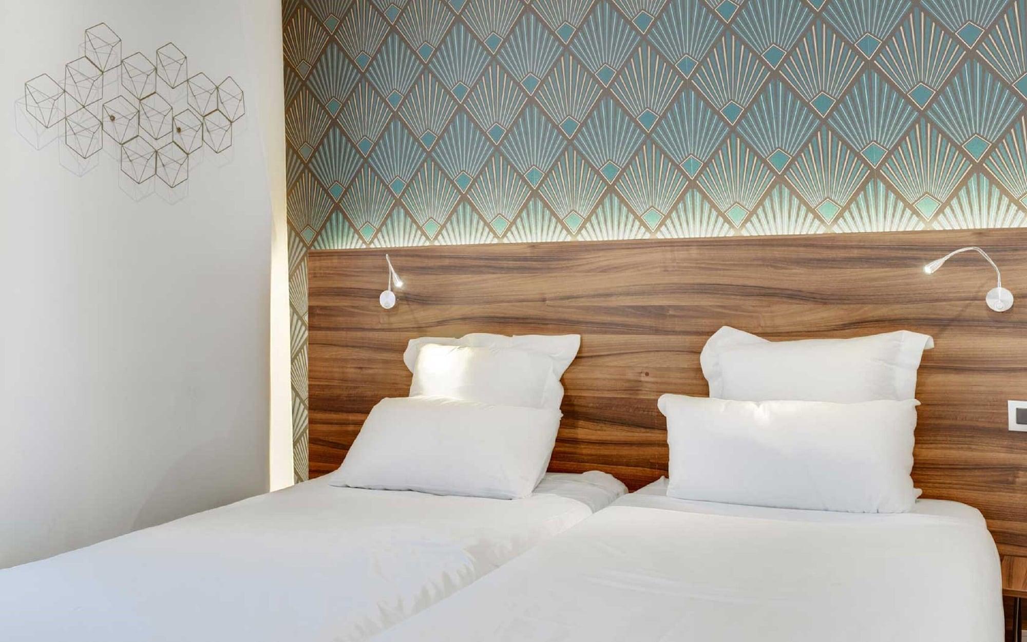 Hotel Carladez Cambronne 3*