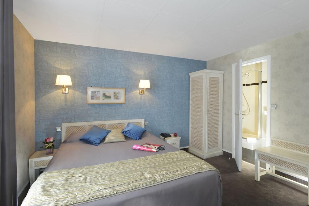 Carladez Cambronne Hotel 3*