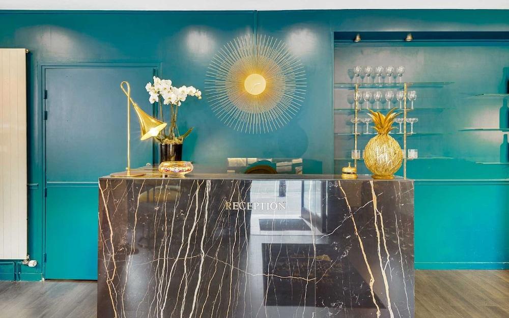 Carladez Cambronne Hotel 3*