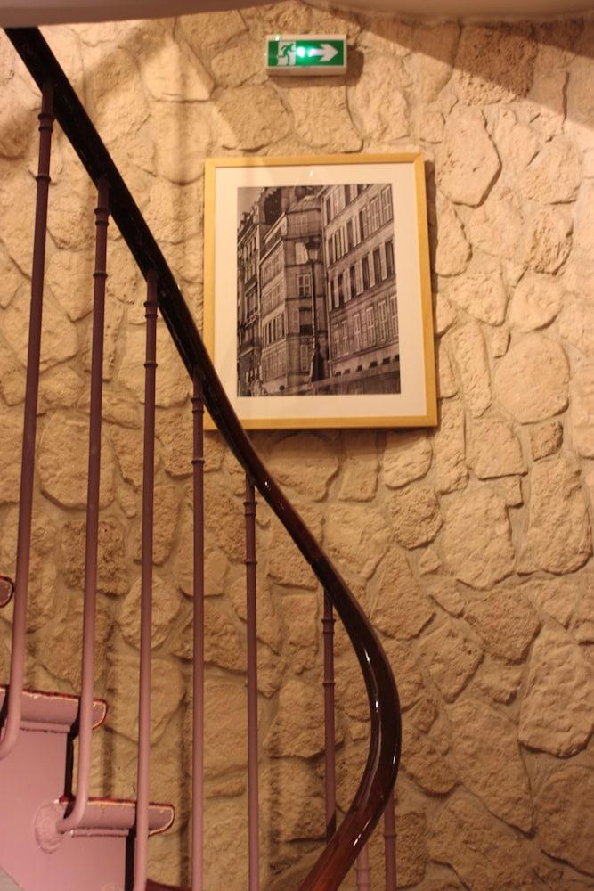 Hauteville Opera 3*