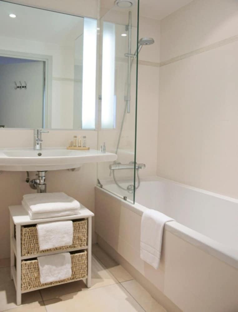 Hotel Apollinaire Paris
