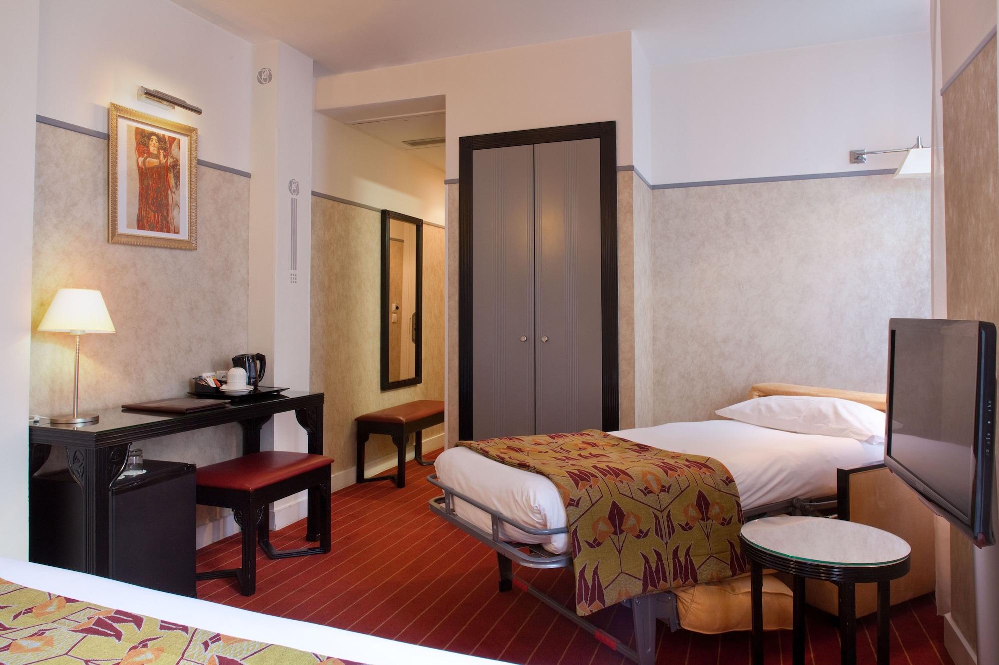 Hotel Eiffel Seine 3*