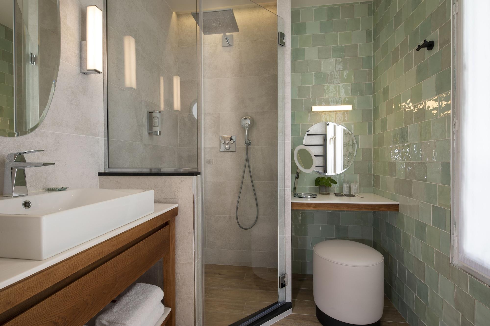 Hotel Des Champs-elysées 4*