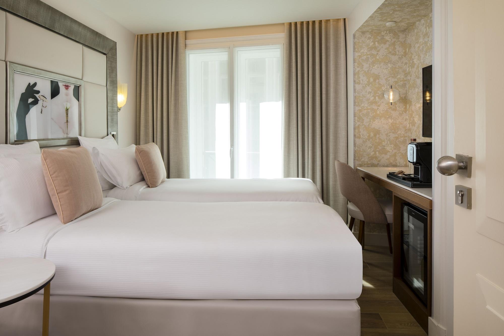 Hotel Des Champs-elysées 4*