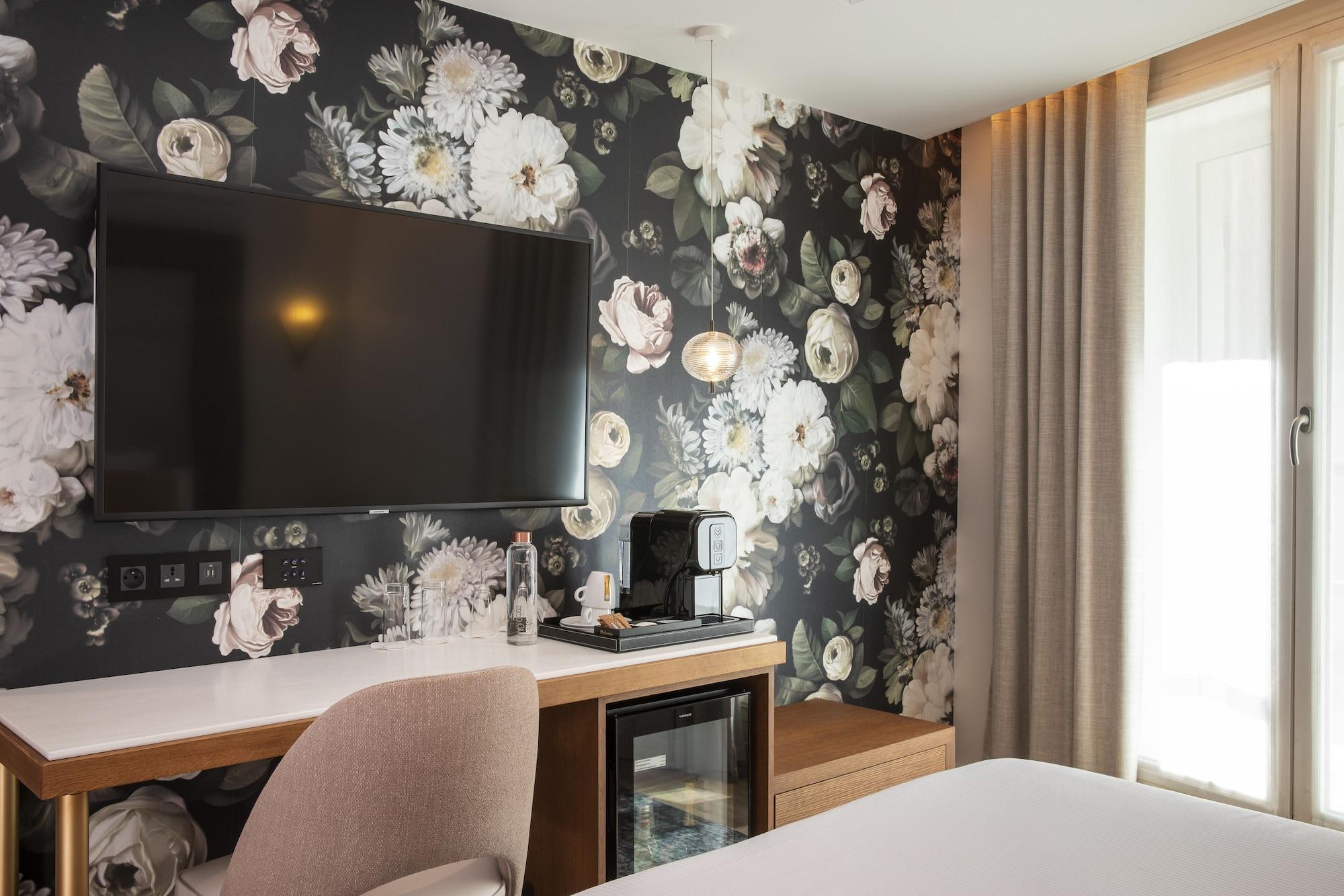 Des Champs-elysées 4*