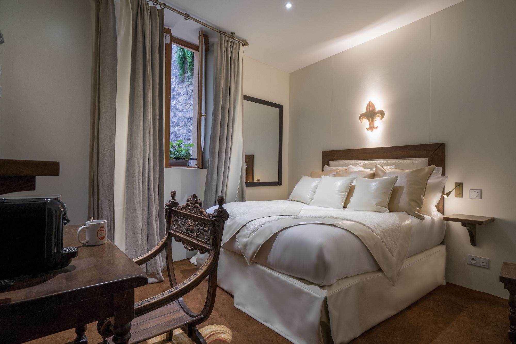 Le Temple De Jeanne Hotel Parigi
