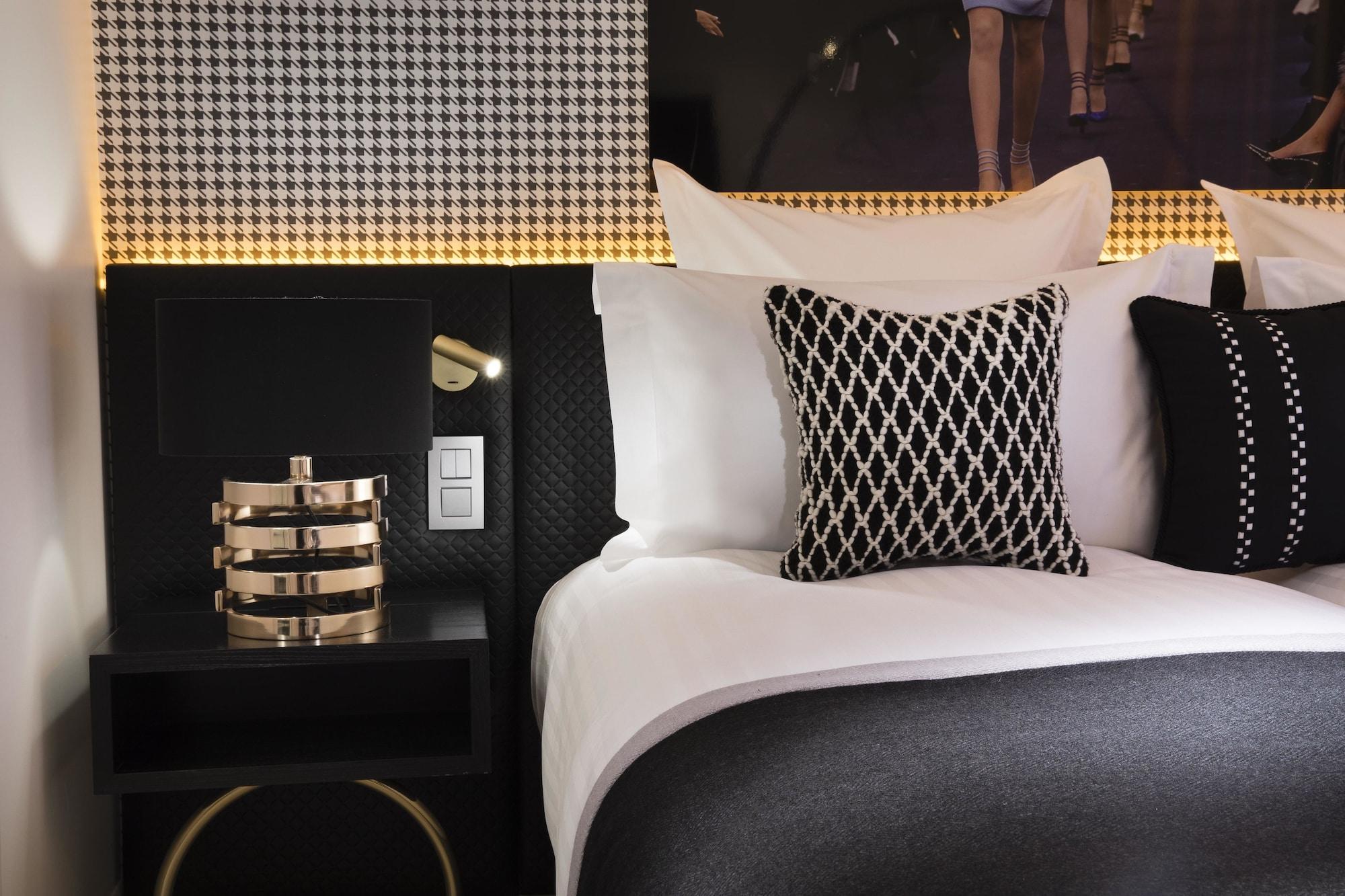 Hotel Dress Code 4*