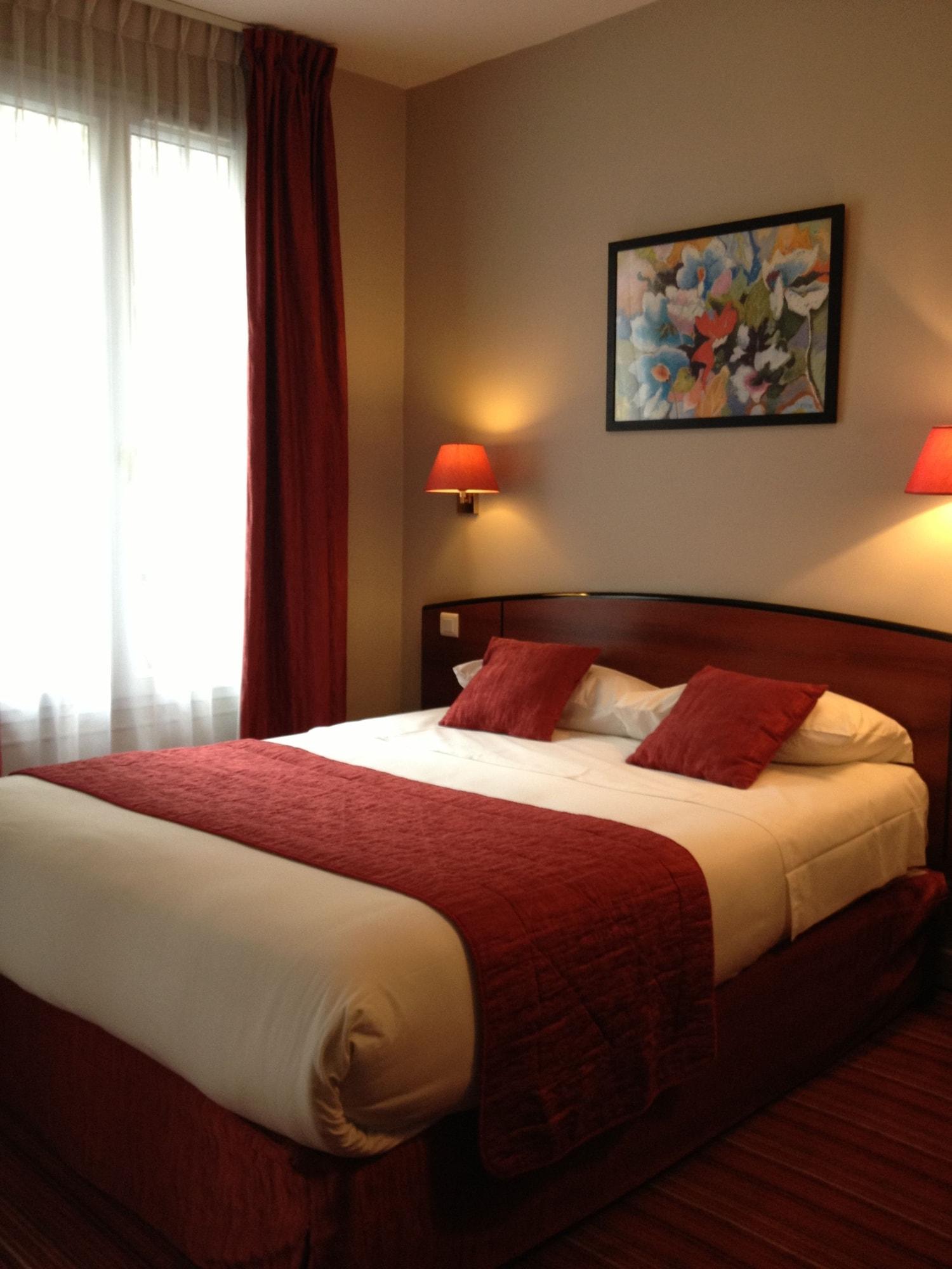 Des Deux Avenues Hotel 3*