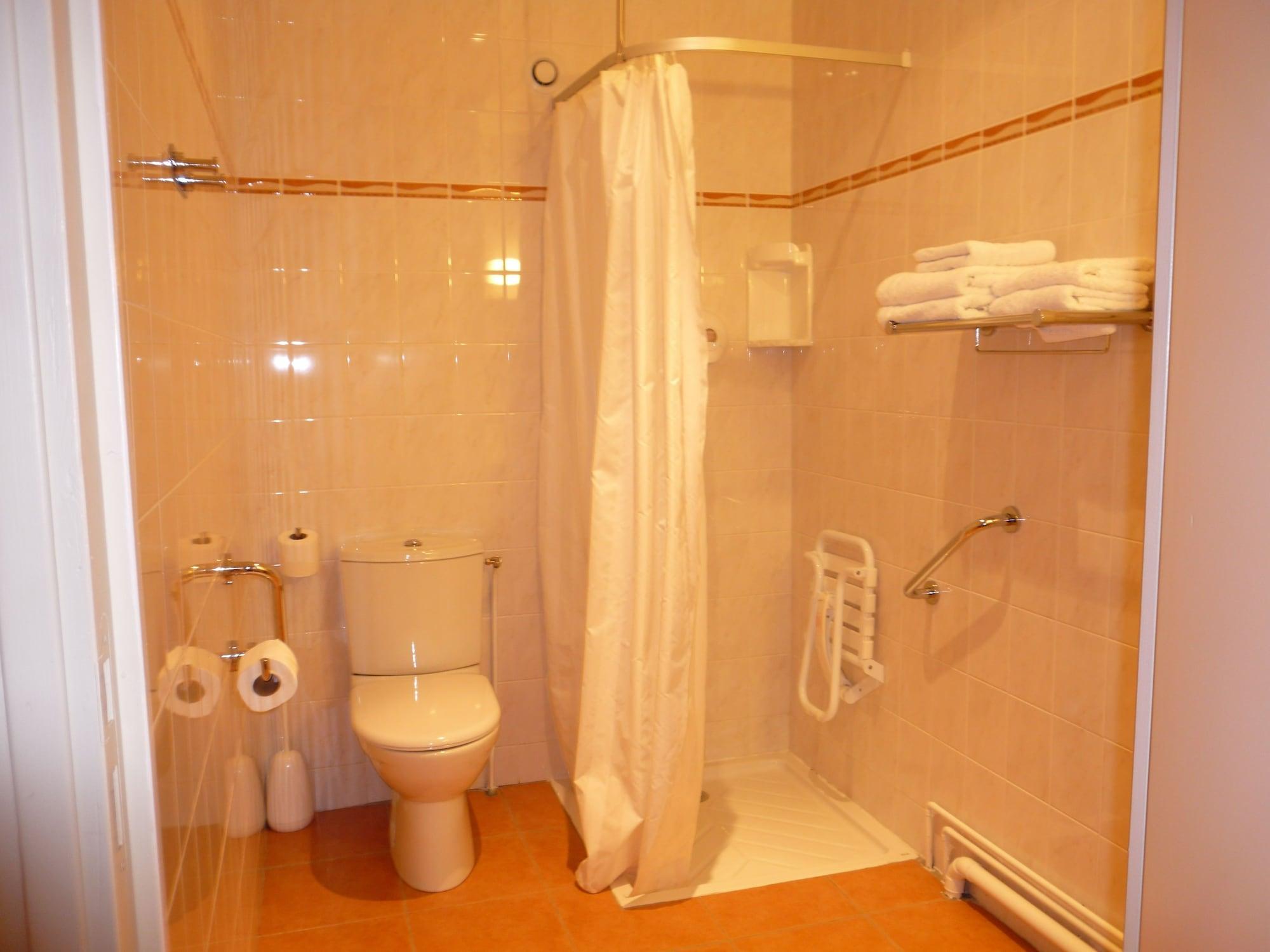 Hotel Des Deux Avenues 3*