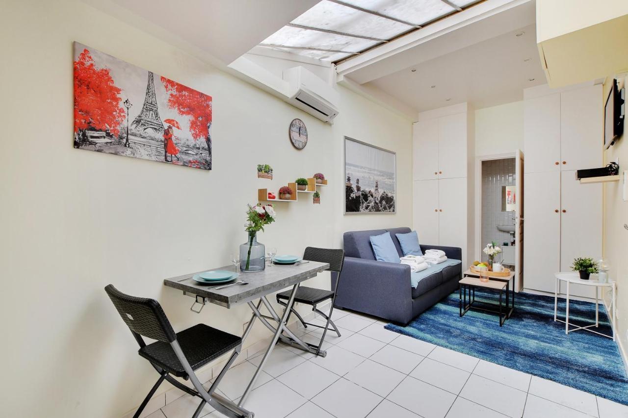 Cozy - 2p - Close To Sacre-coeur