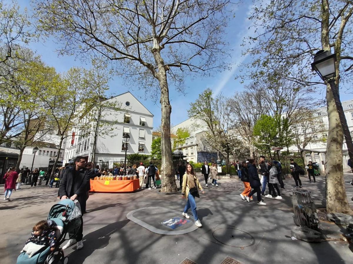 Studio Equipe Metro Abbesses A Montmartre