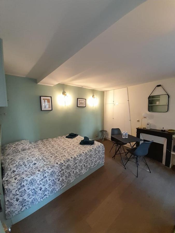 Studio Equipe Metro Abbesses A Montmartre