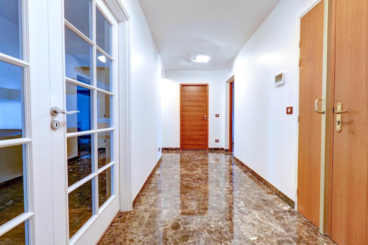 Porte Dauphine With Terrace 16th - No Parties Apartment Paris