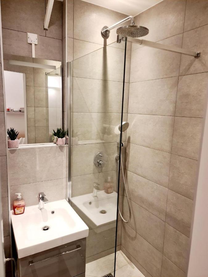 Apartment Au Coeur Du Paris. *