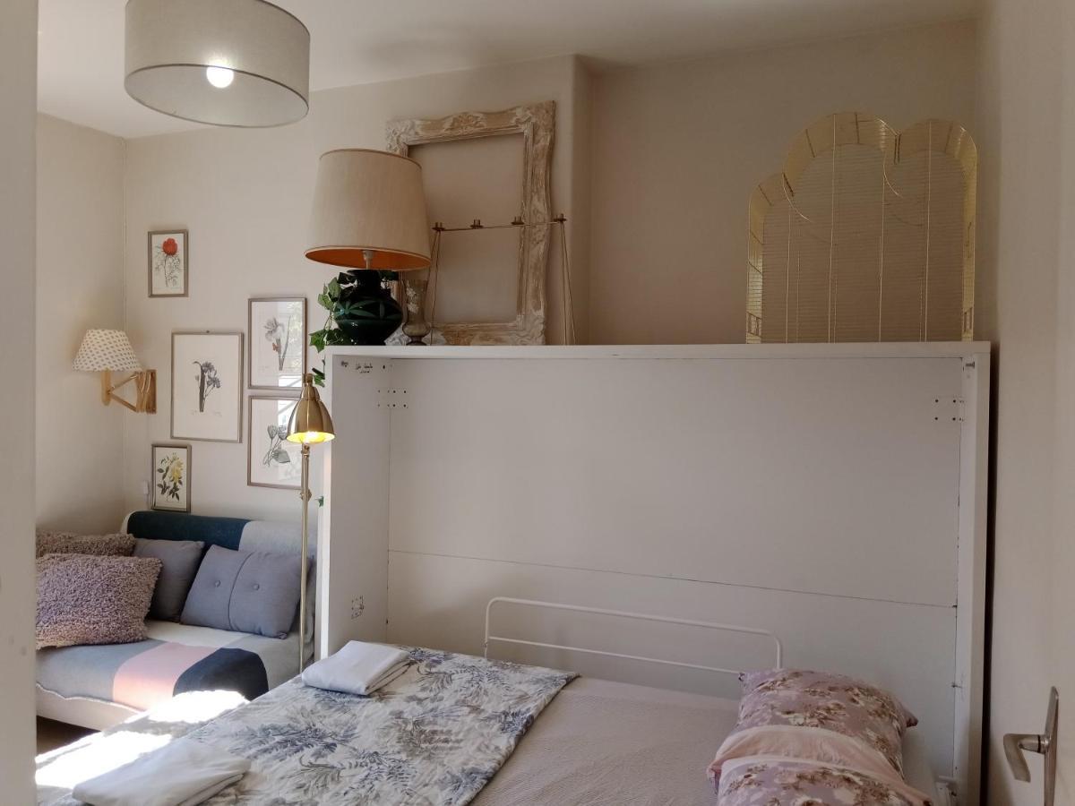 Authentic House Small, Bright And Calm Paris