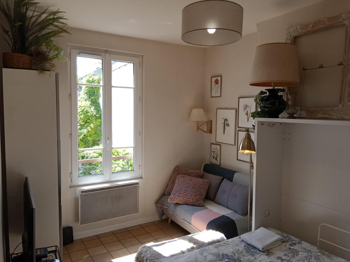 Authentic House Small, Bright And Calm Apartment Paris