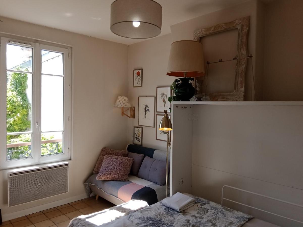 Authentic House Small, Bright And Calm