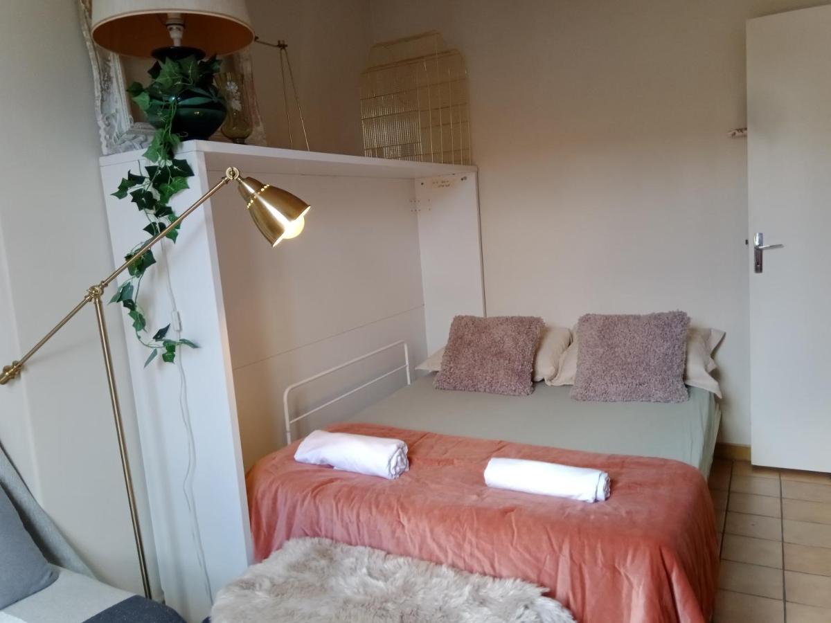 Apartment Authentic House Small, Bright And Calm