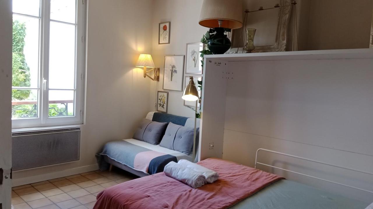 Authentic House Small, Bright And Calm Paris