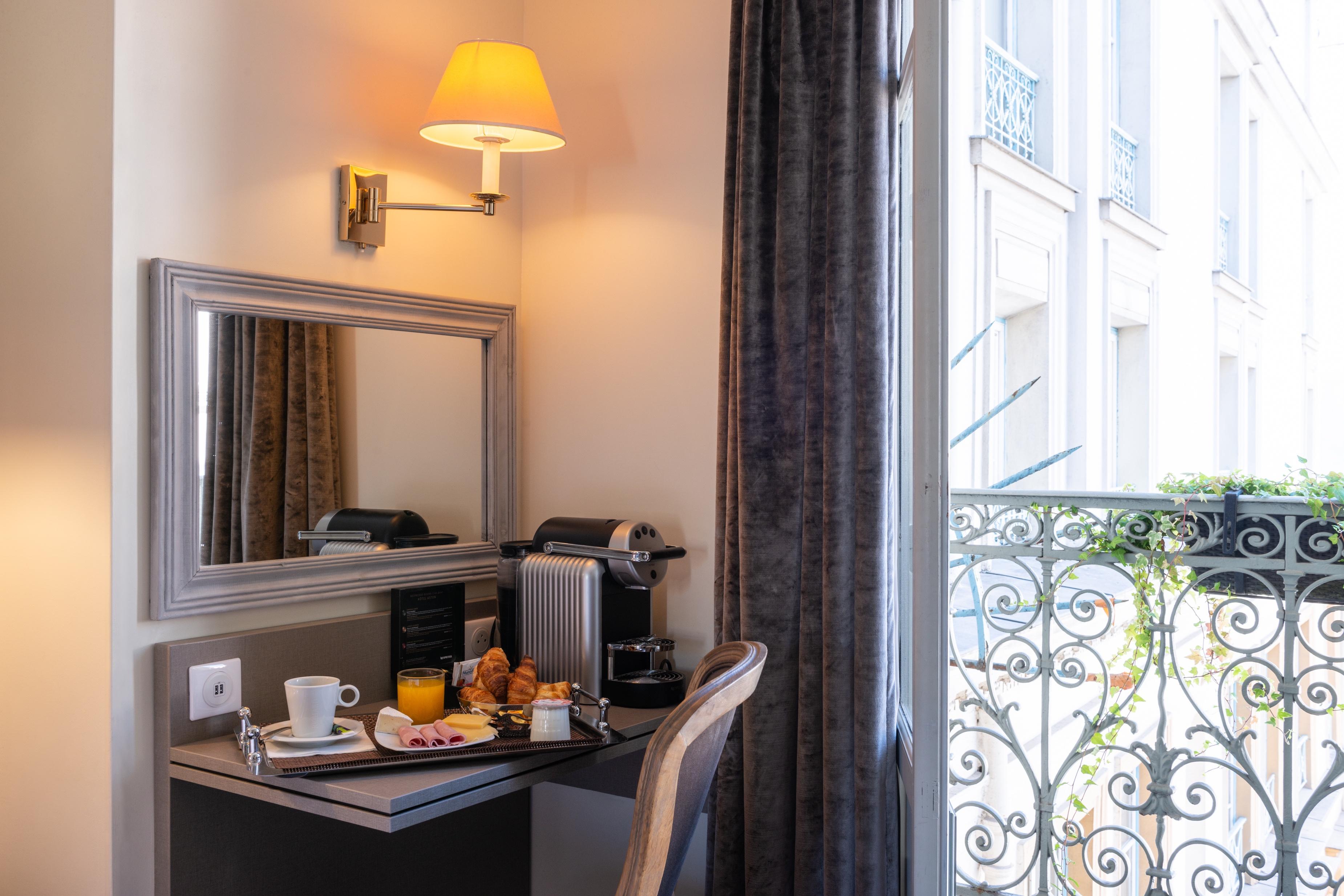 Aston Hotel