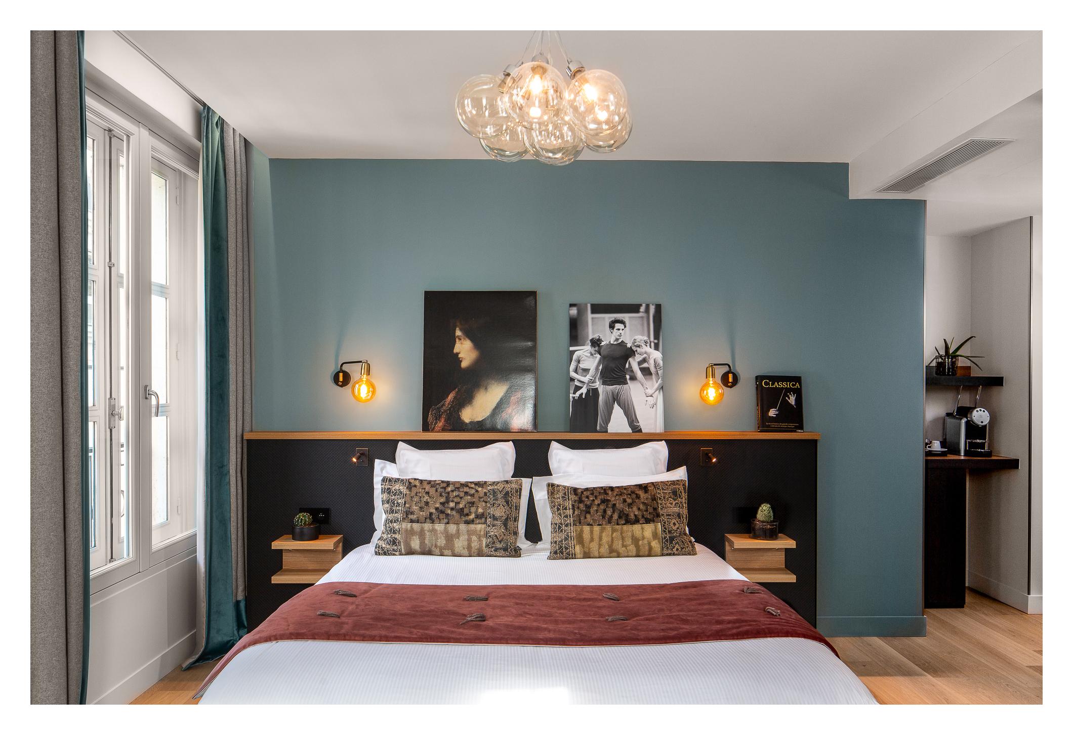 Lyric Opera Hotel 4*
