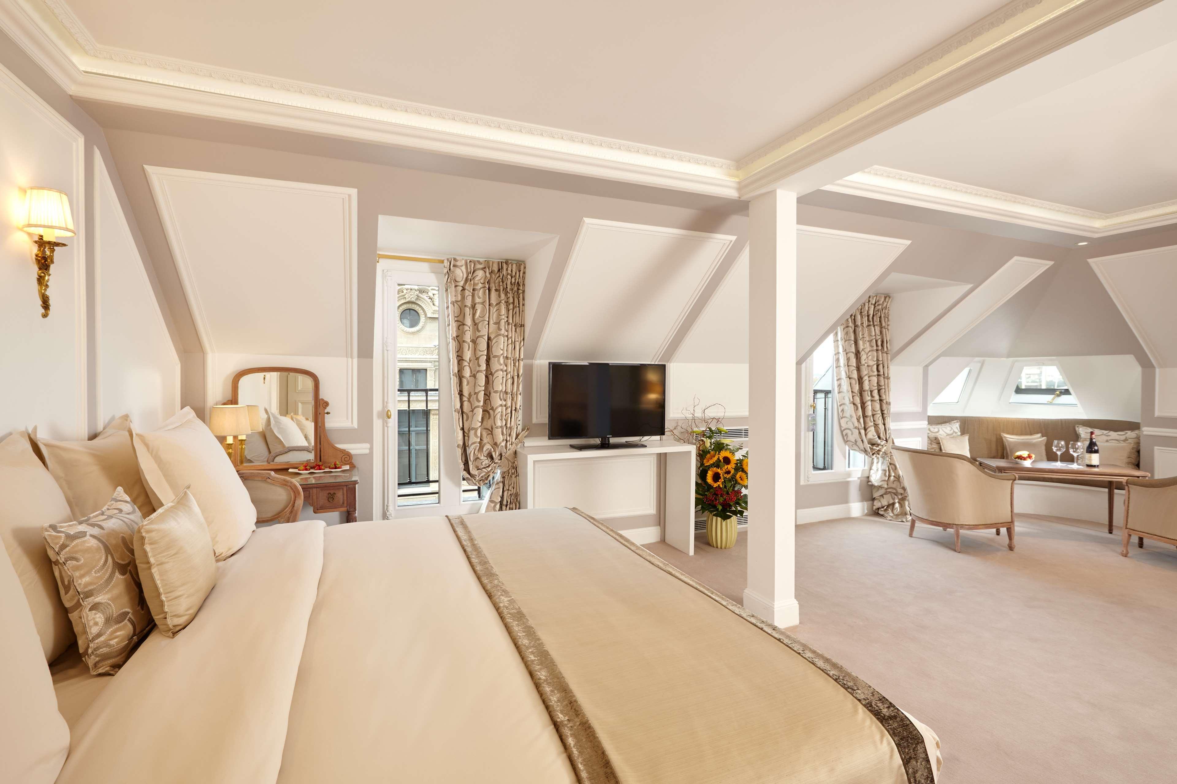 Regina Louvre Hotel 5*