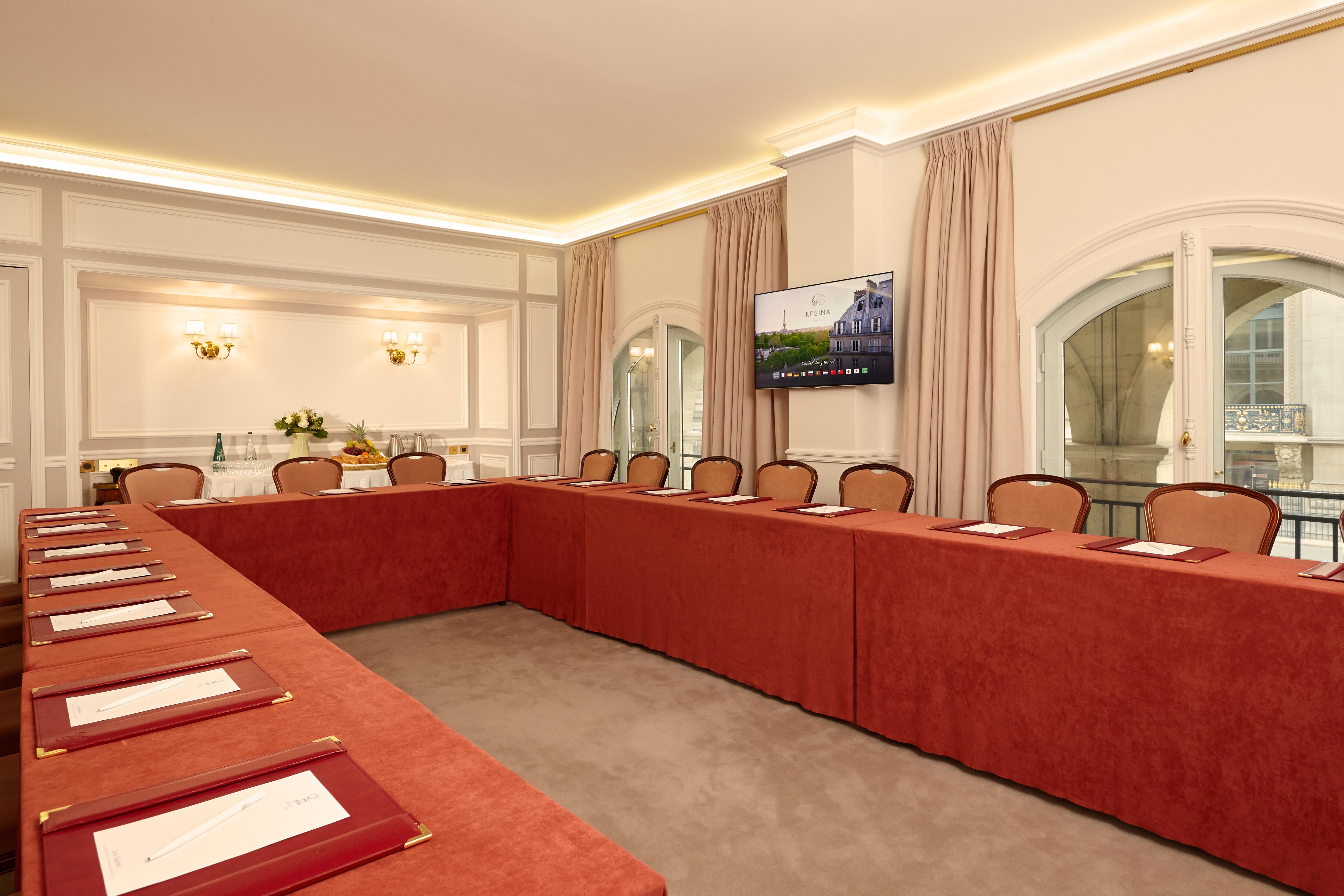 Regina Louvre Hotel 5*