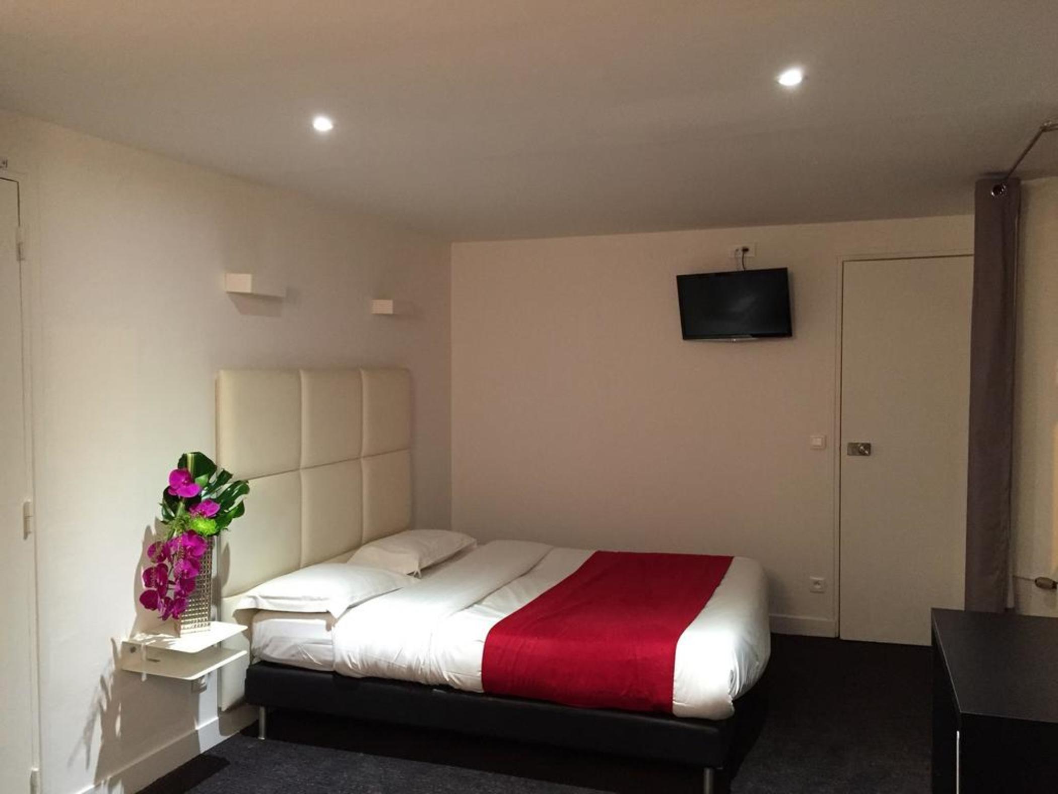 The Originals City, Lecourbe, Tour Eiffel Hotel Parigi