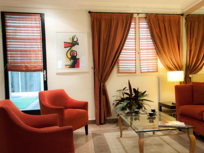 Des Deux Avenues Hotel 3*