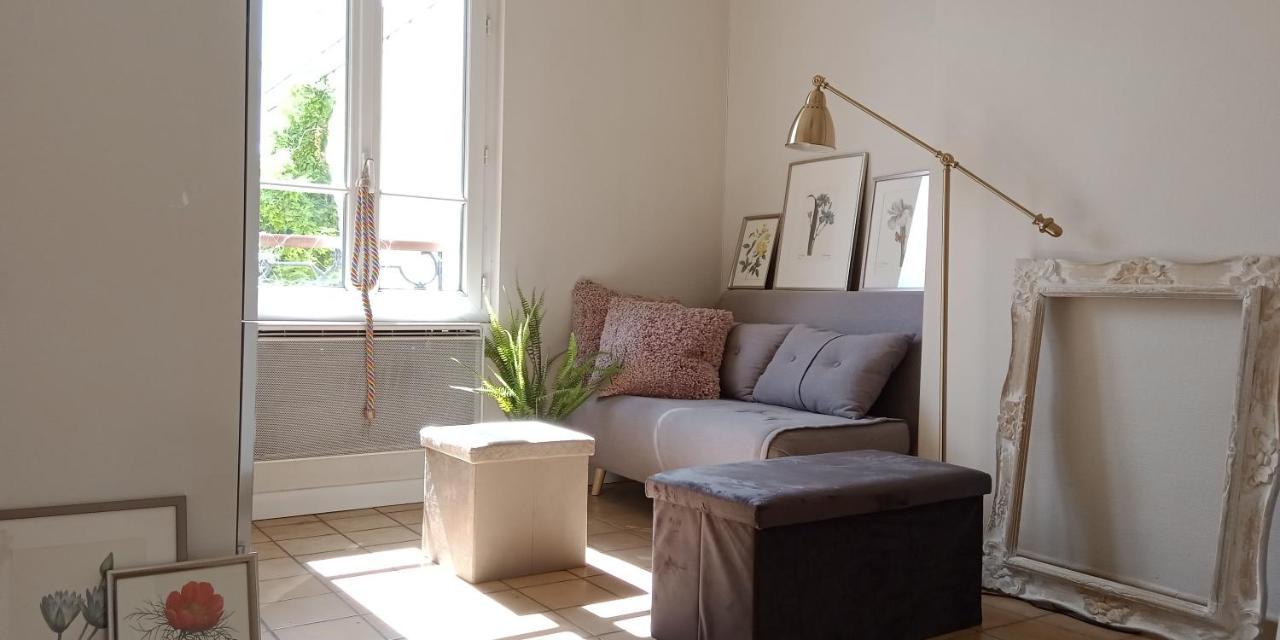 Authentic House Small, Bright And Calm Paris