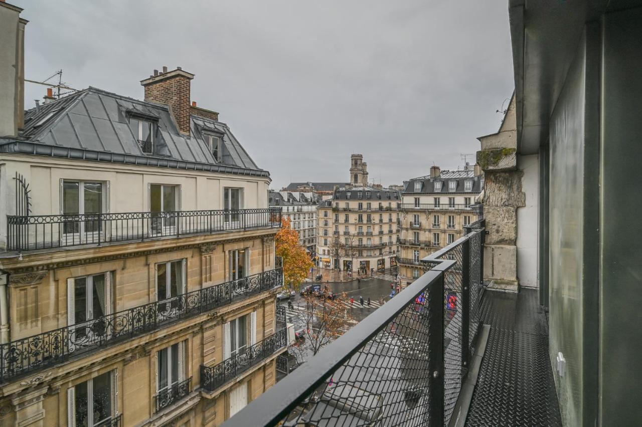 Place In Saint Germain Des Près Parigi