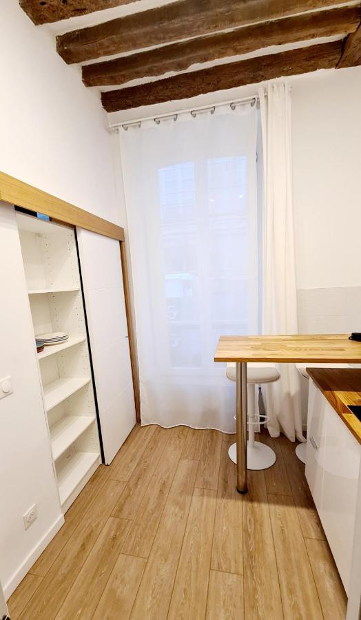 Transparent Marais Apartment