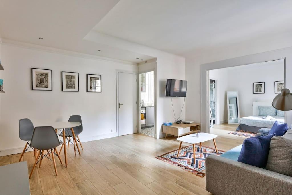 Renovated Modern 1 Bedroom Porte Maillot * Parigi