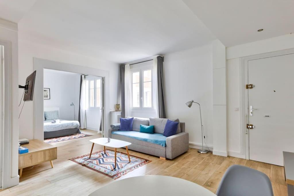 Renovated Modern 1 Bedroom Porte Maillot * Parigi