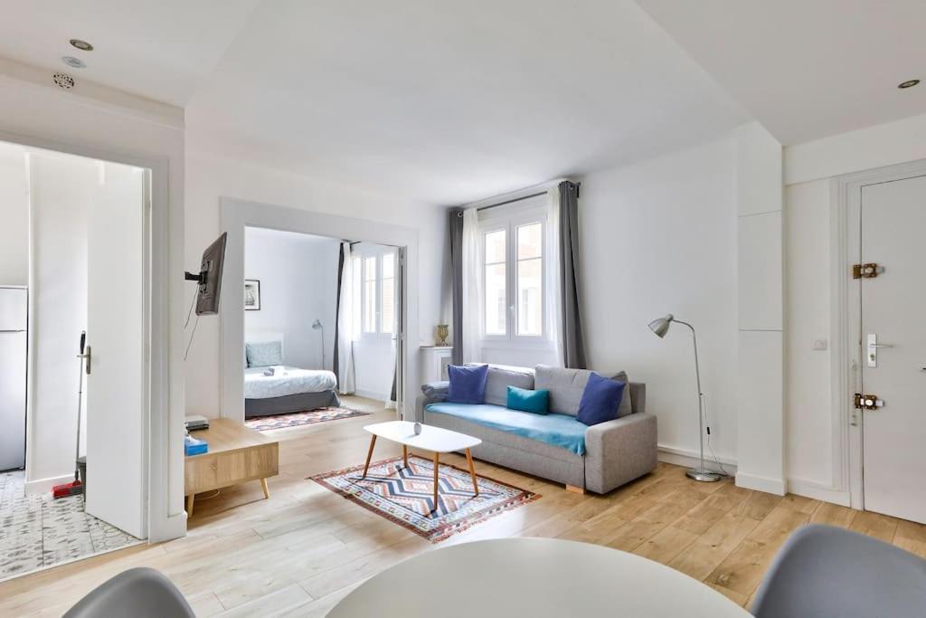 Renovated Modern 1 Bedroom Porte Maillot Appartamento Parigi