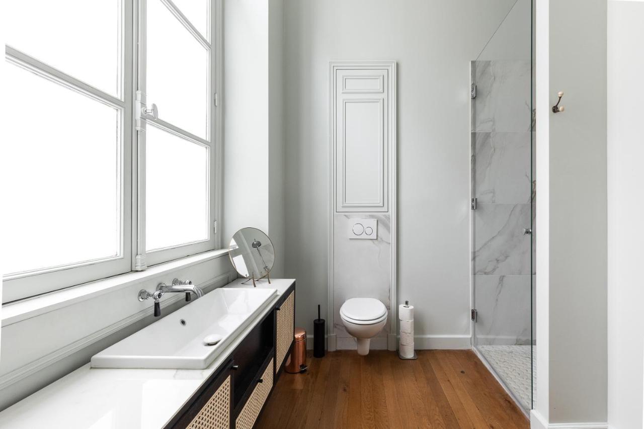 Prestigious Overlooking Palais-royal Garden Apartment *