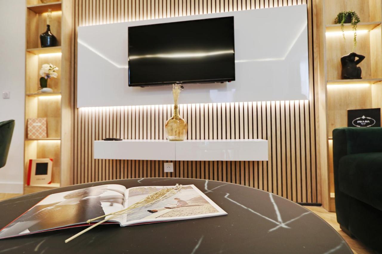 Appartamento Off Majesti Upper Marais Apartment- Rue Du Faubourg Saint-martin Parigi