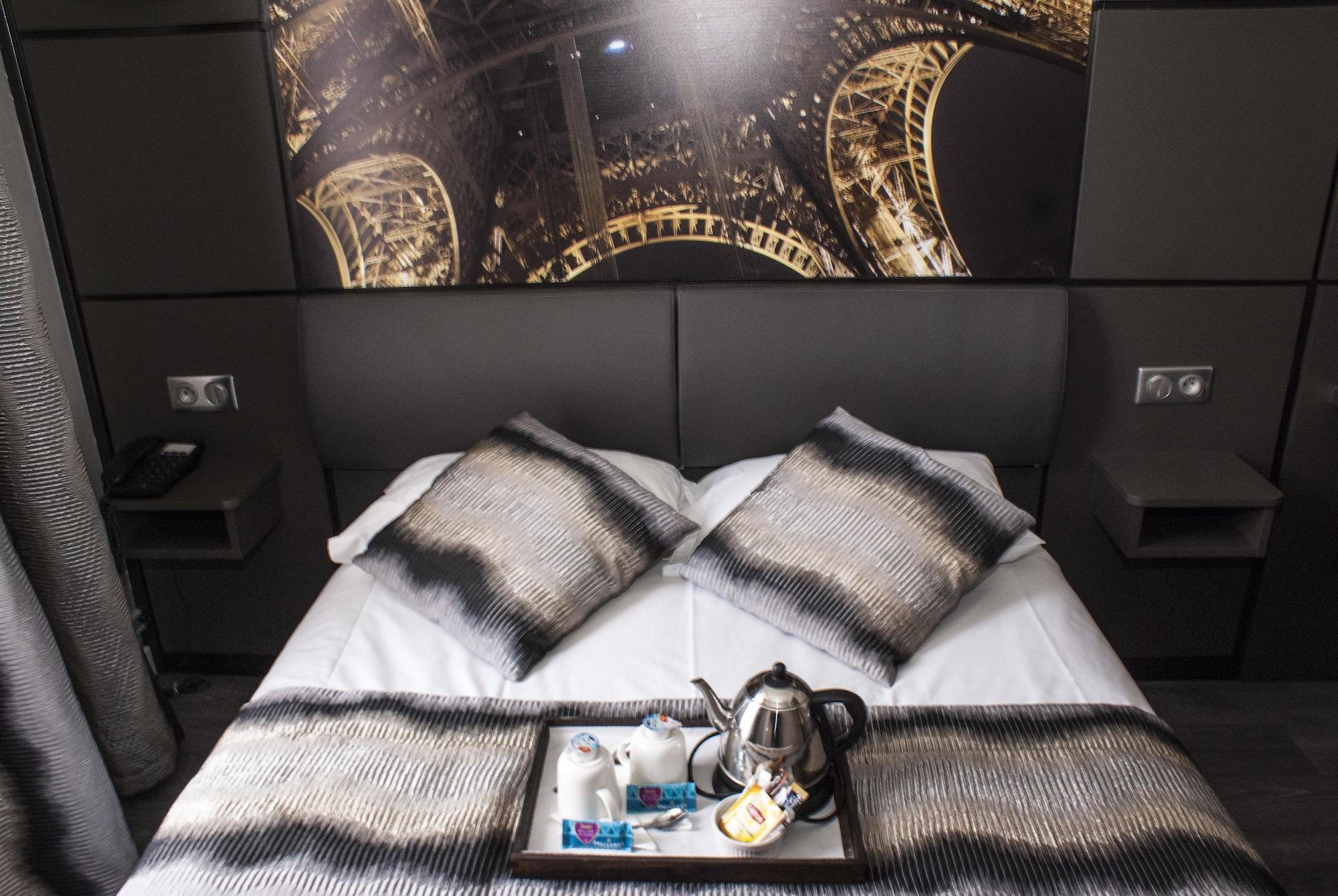 Hotel Esteem Tour Eiffel 4*