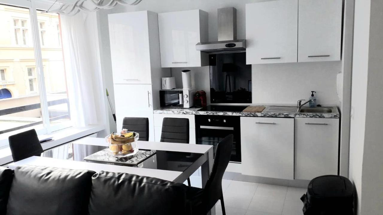 Modern 1 Bed Flat - Near Arc De Triomphe & Champs Elysees * Parigi
