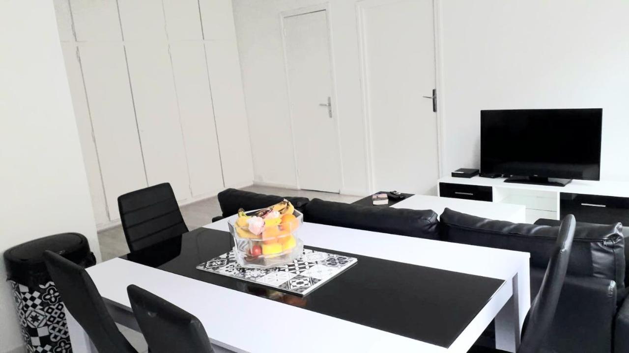 Modern 1 Bed Flat - Near Arc De Triomphe & Champs Elysees * Parigi