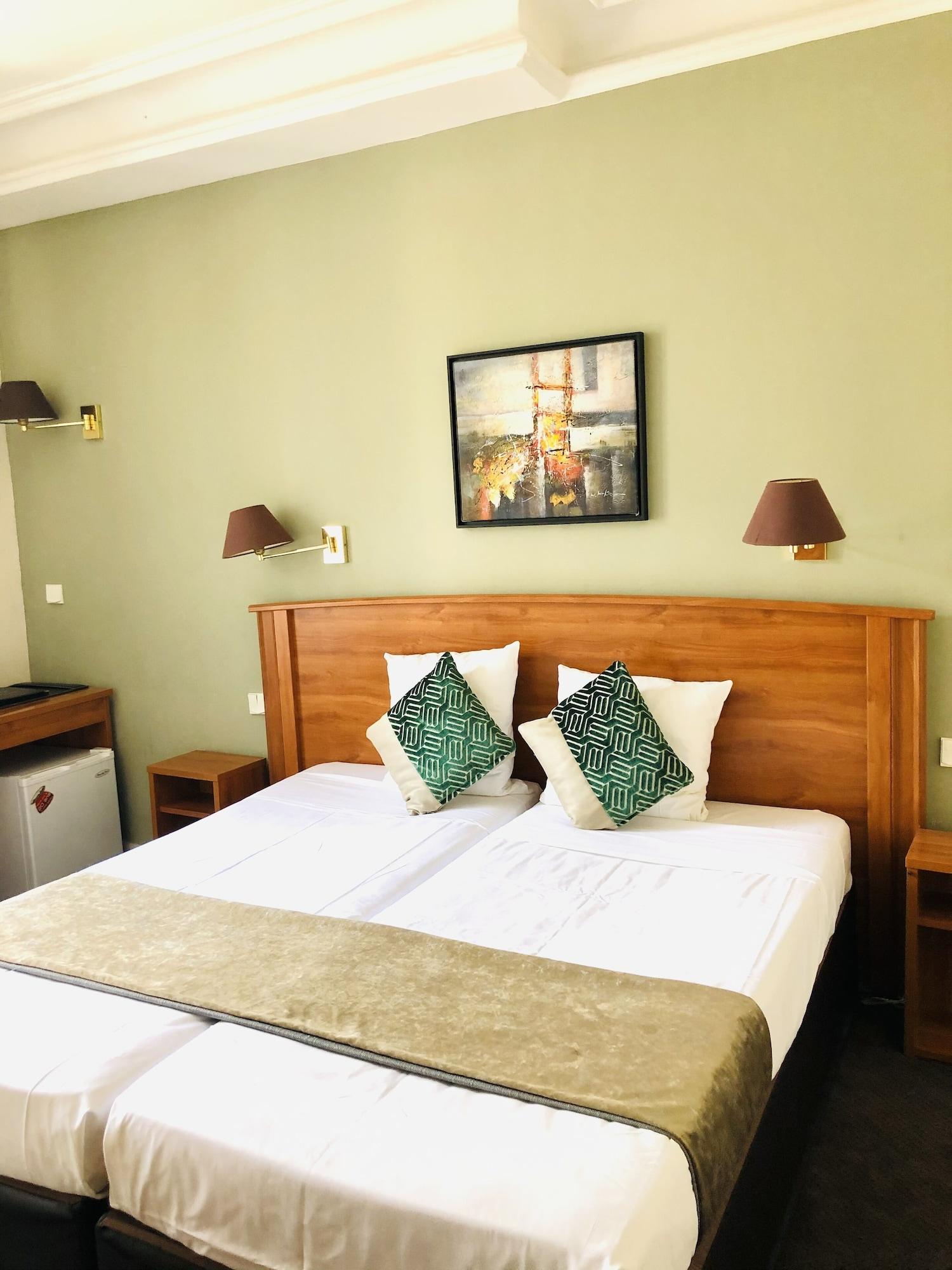 Corona -rodier- Hotel