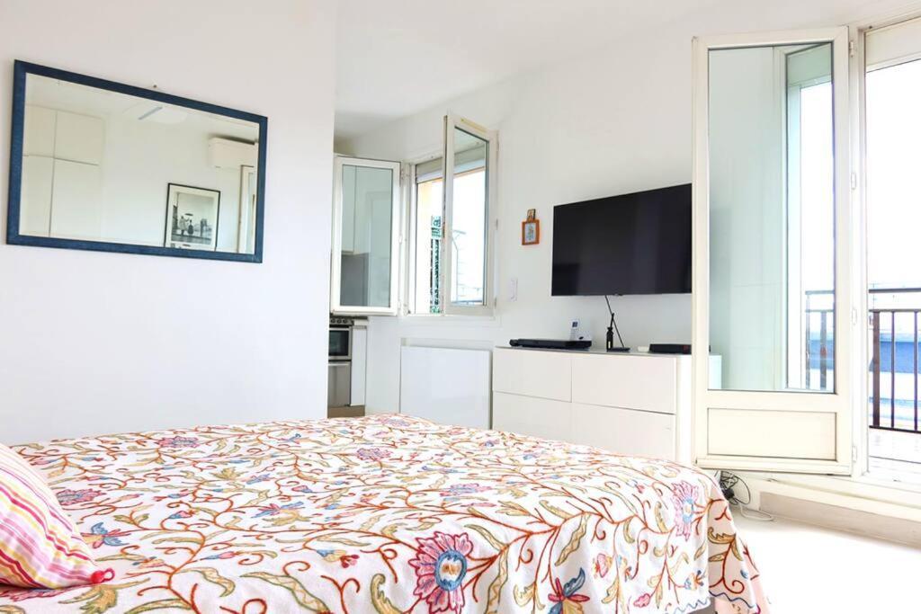 Appartamento Eiffel Tower View Rooftop Studio Parigi