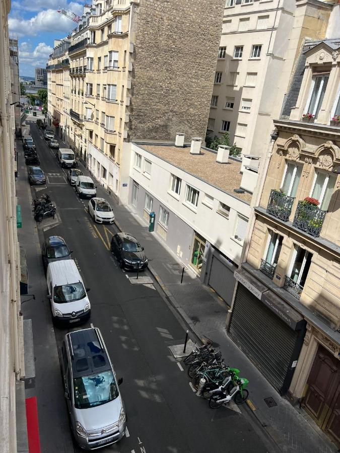 Moderne Au Coeur De Batignolles * Paris